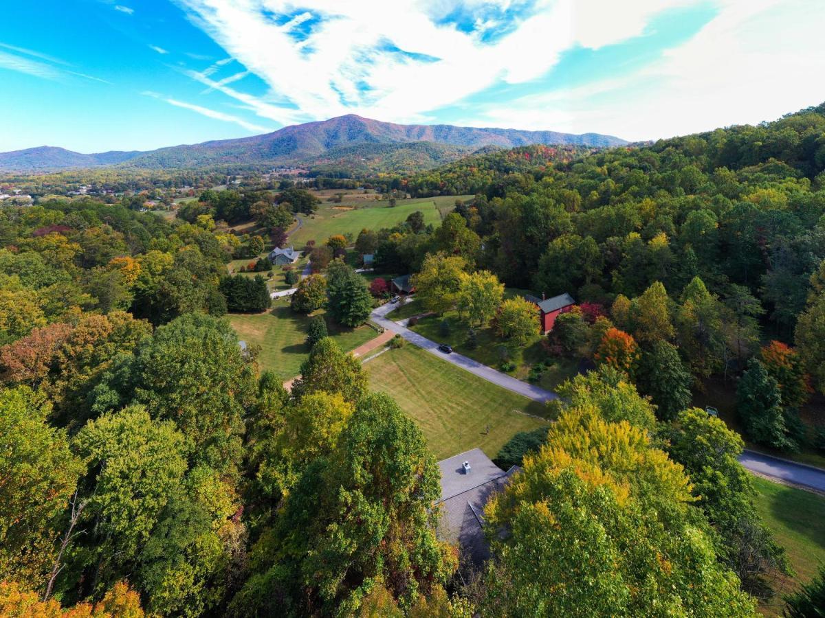 Ole Smoky - Game Room, Hot Tub, Mtn Views! Holiday home *