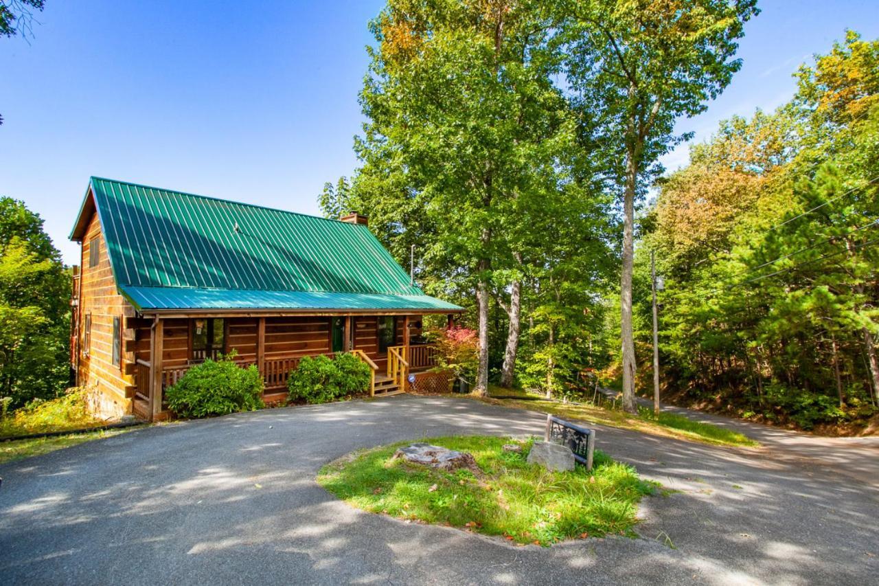 Smoky Mountain Sunset Hot Tub Grill And Game Holiday home