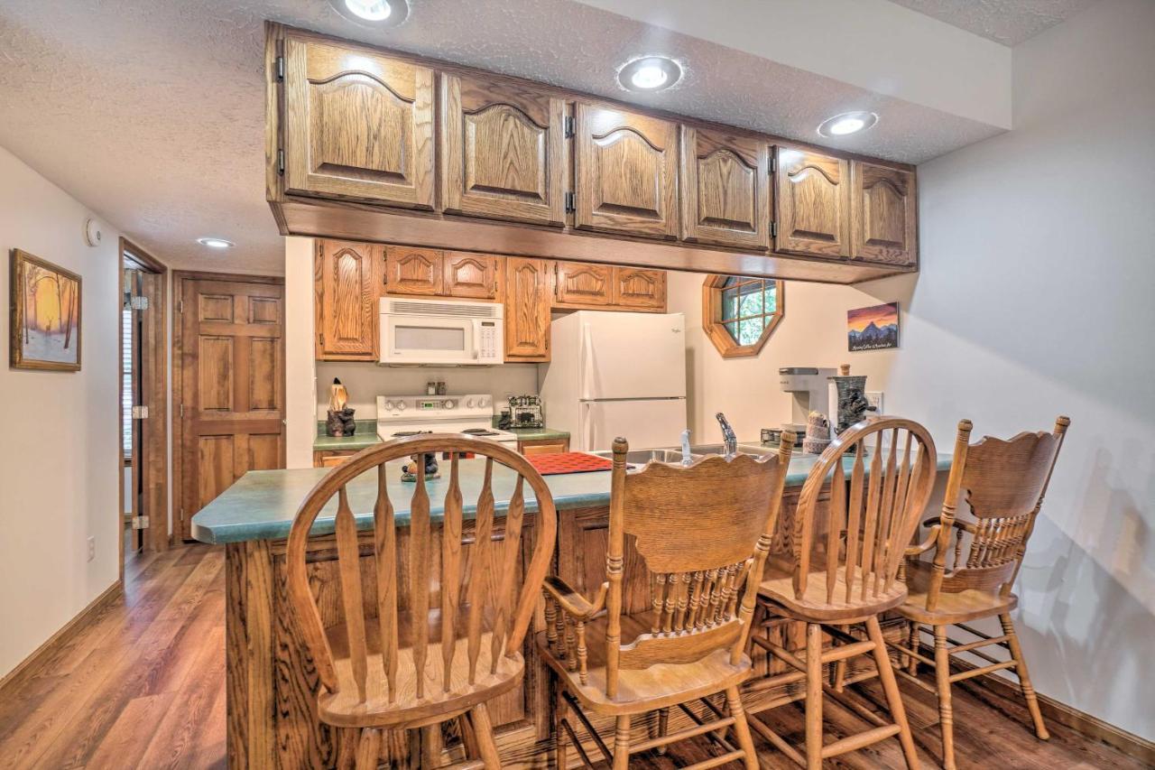 Picturesque With Mountain Views Holiday home Pigeon Forge