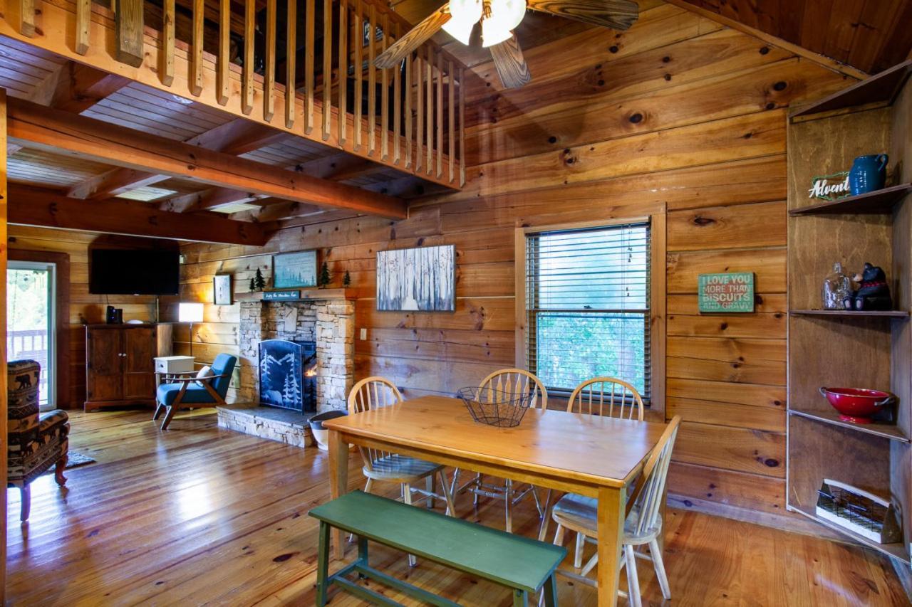 Smoky Mountain Sunset Hot Tub Grill And Game Holiday home *