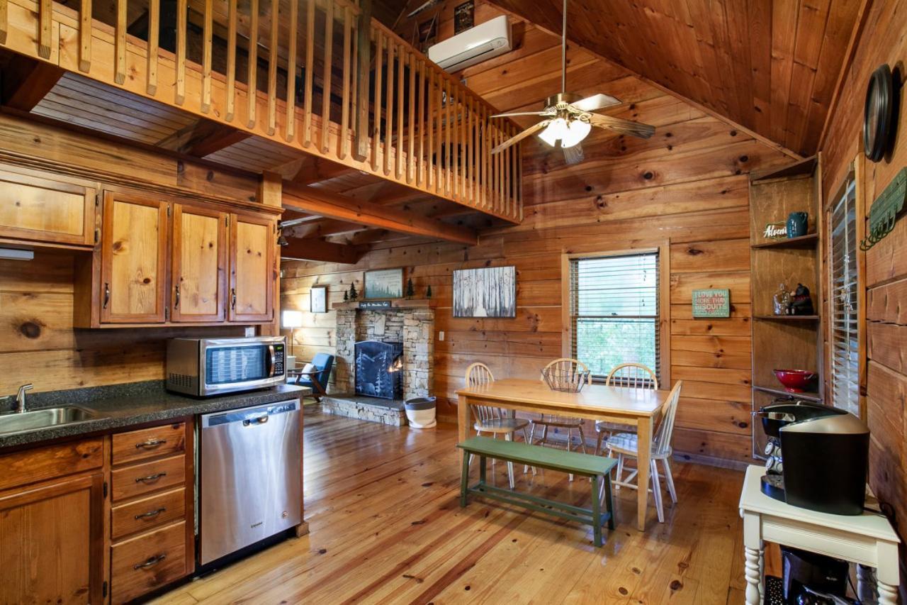 Holiday home Smoky Mountain Sunset Hot Tub Grill And Game
