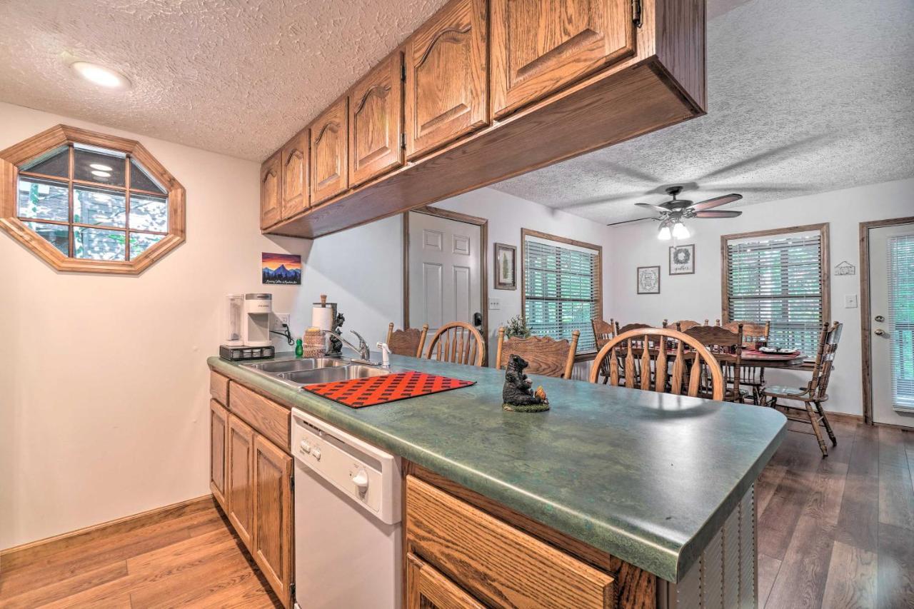 Picturesque With Mountain Views Holiday home Pigeon Forge