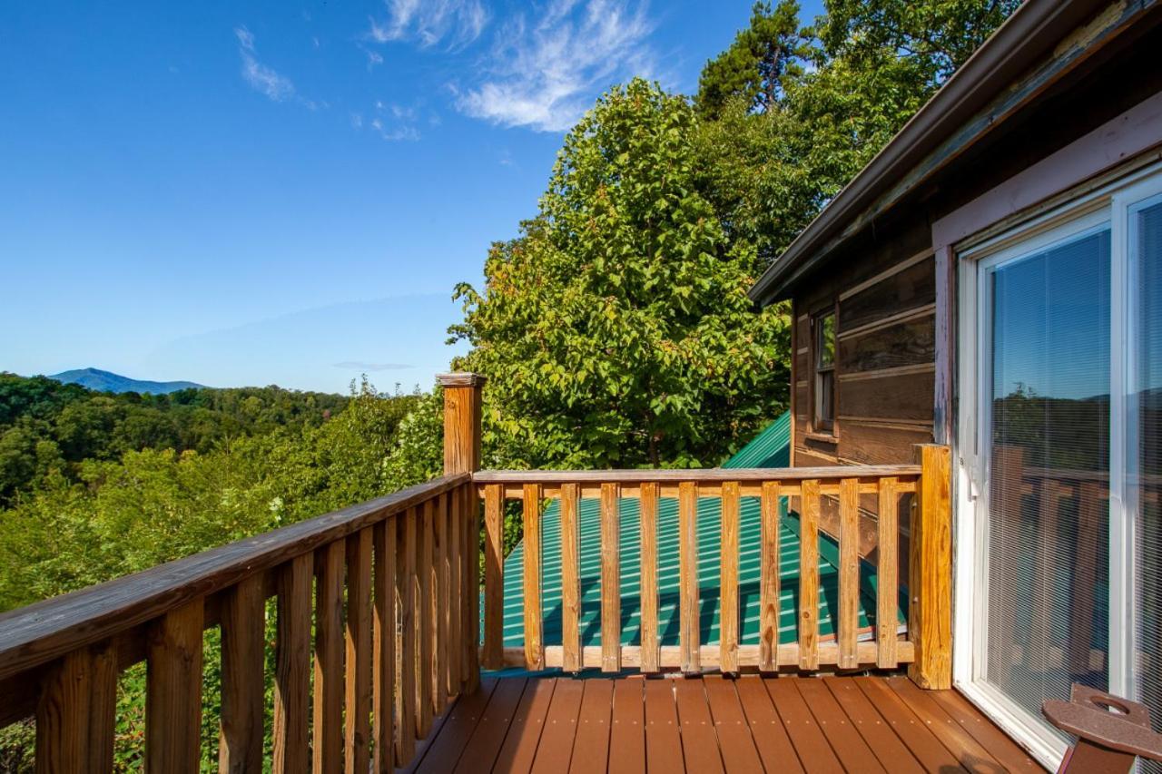 Holiday home Smoky Mountain Sunset Hot Tub Grill And Game