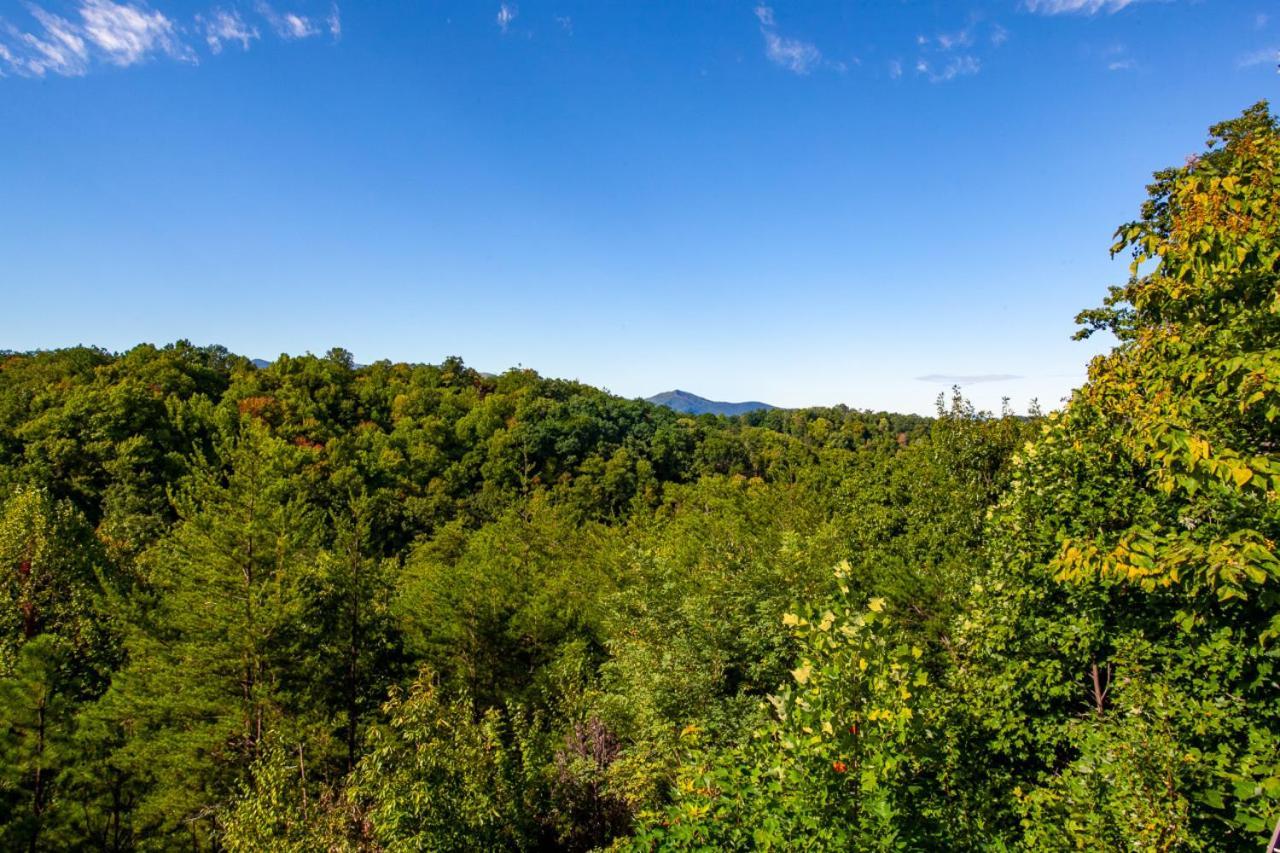 Smoky Mountain Sunset Hot Tub Grill And Game Holiday home Pigeon Forge