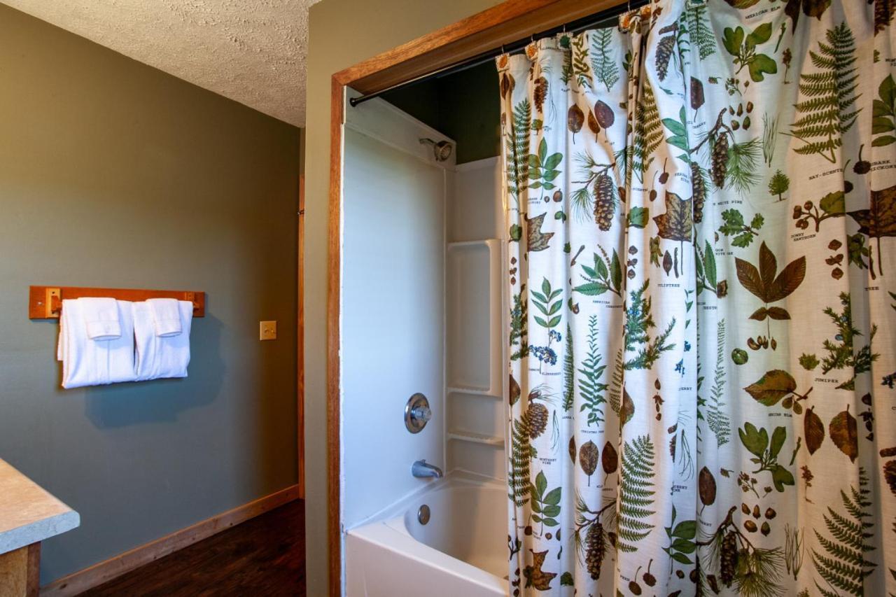 Smoky Mountain Sunset Hot Tub Grill And Game Holiday home Pigeon Forge