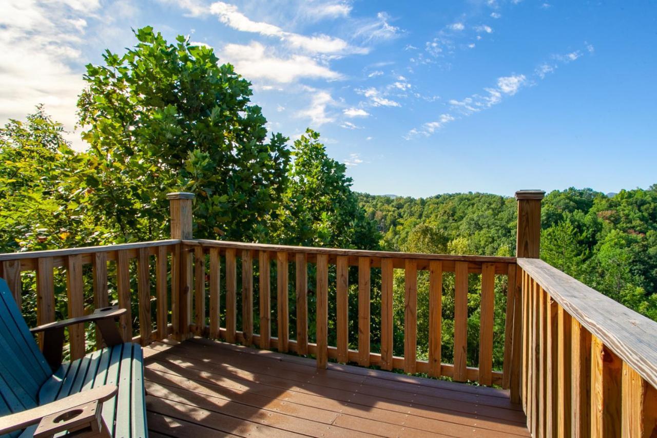 Holiday home Smoky Mountain Sunset Hot Tub Grill And Game *