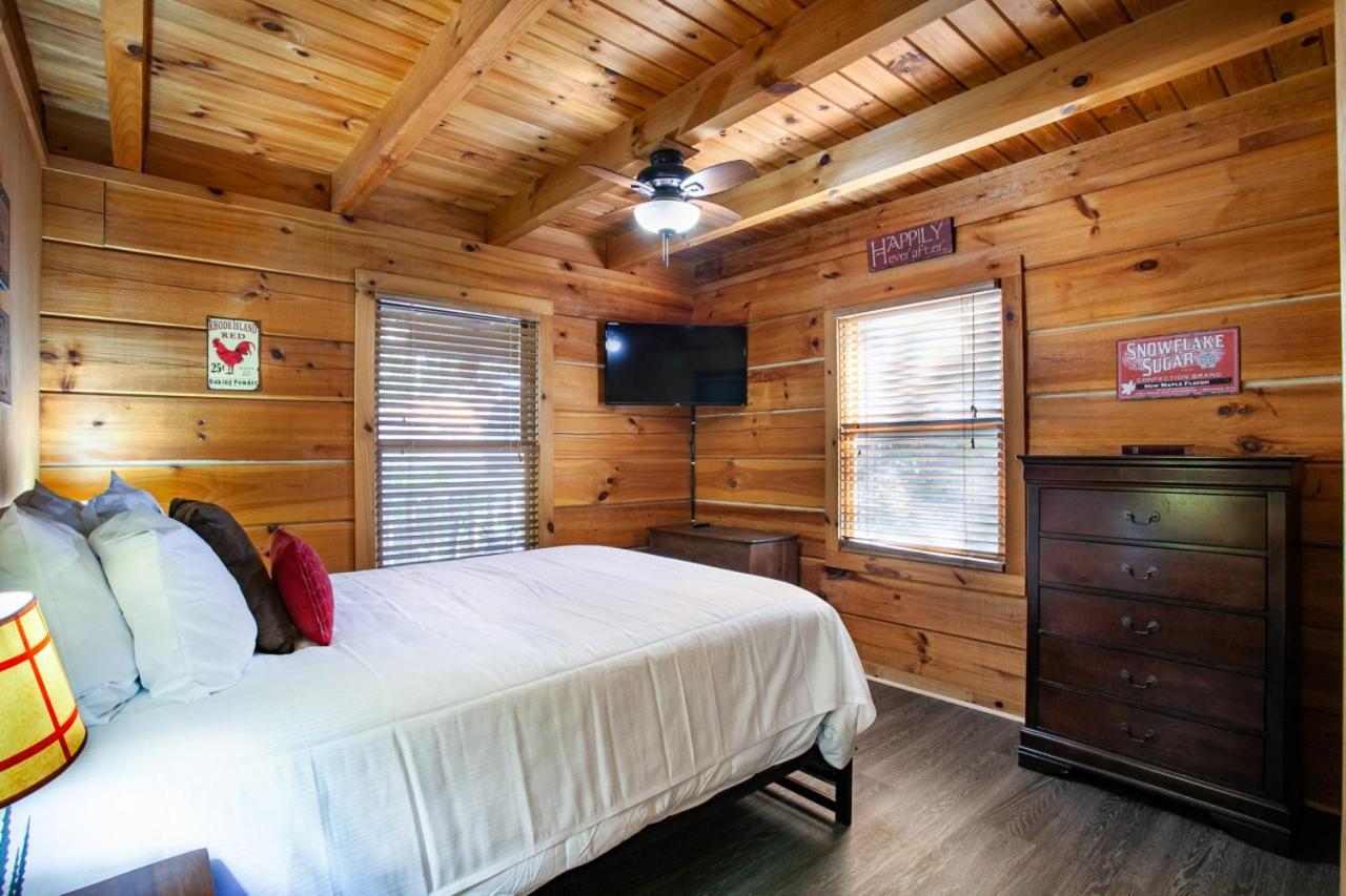 Smoky Mountain Sunset Hot Tub Grill And Game Pigeon Forge