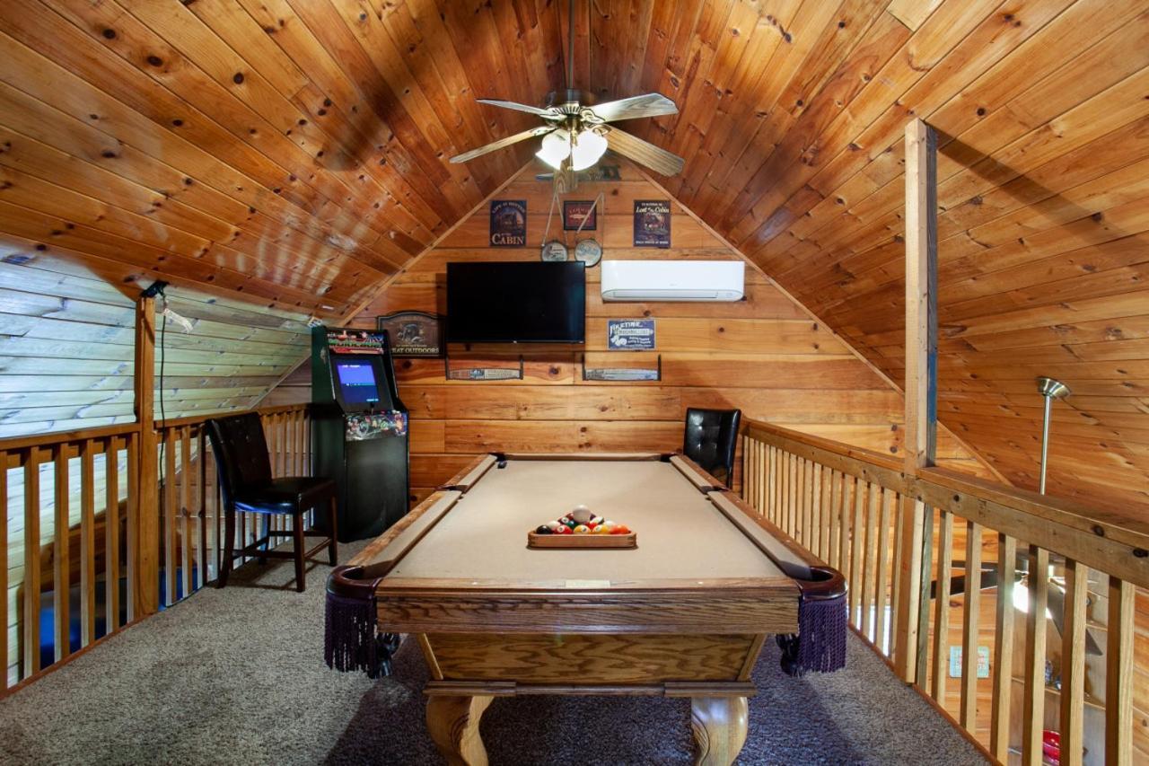 Smoky Mountain Sunset Hot Tub Grill And Game Holiday home *