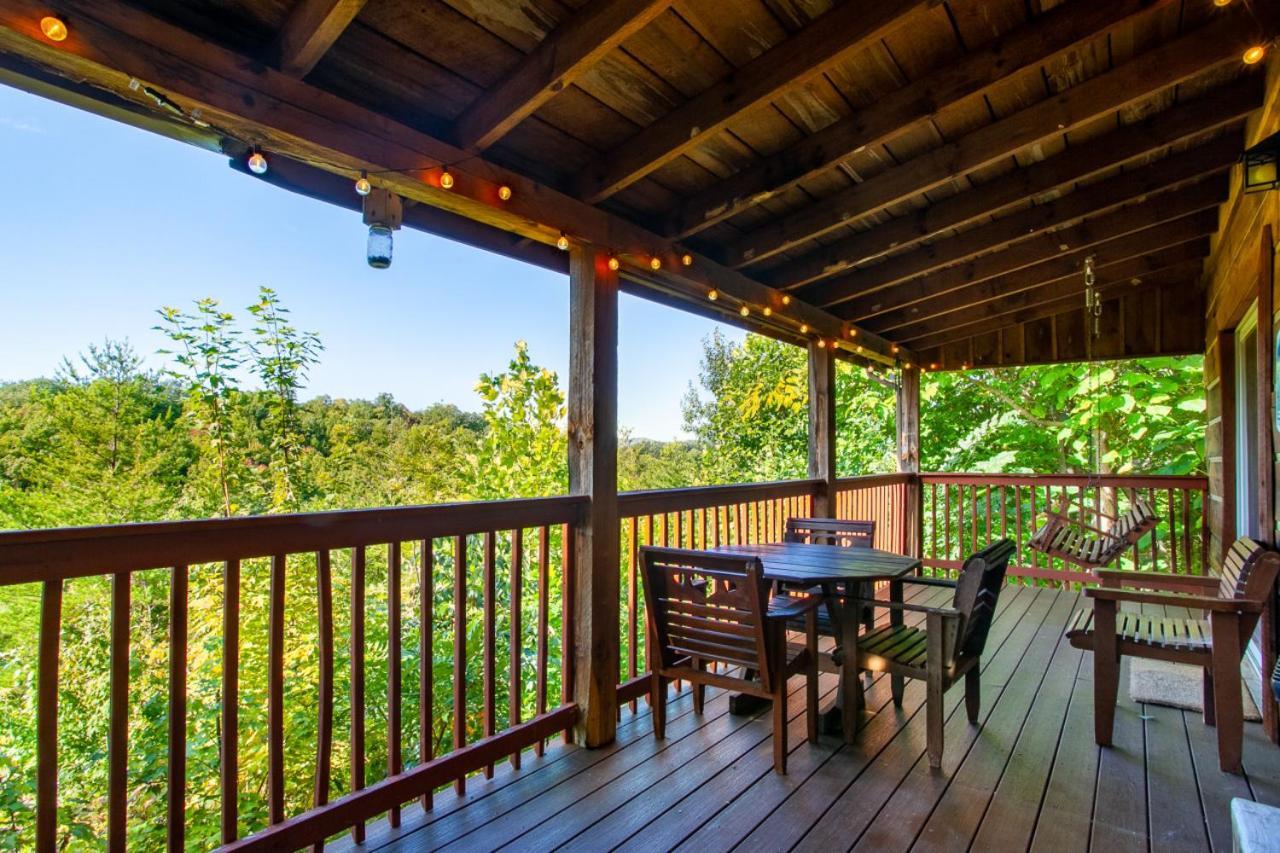 Smoky Mountain Sunset Hot Tub Grill And Game * Pigeon Forge