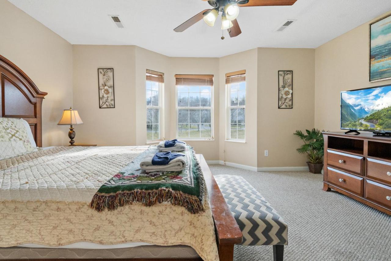 Rest Assured, Wifi, 1089 Free Tickets Each Paid Day, Dollywood And Holiday home