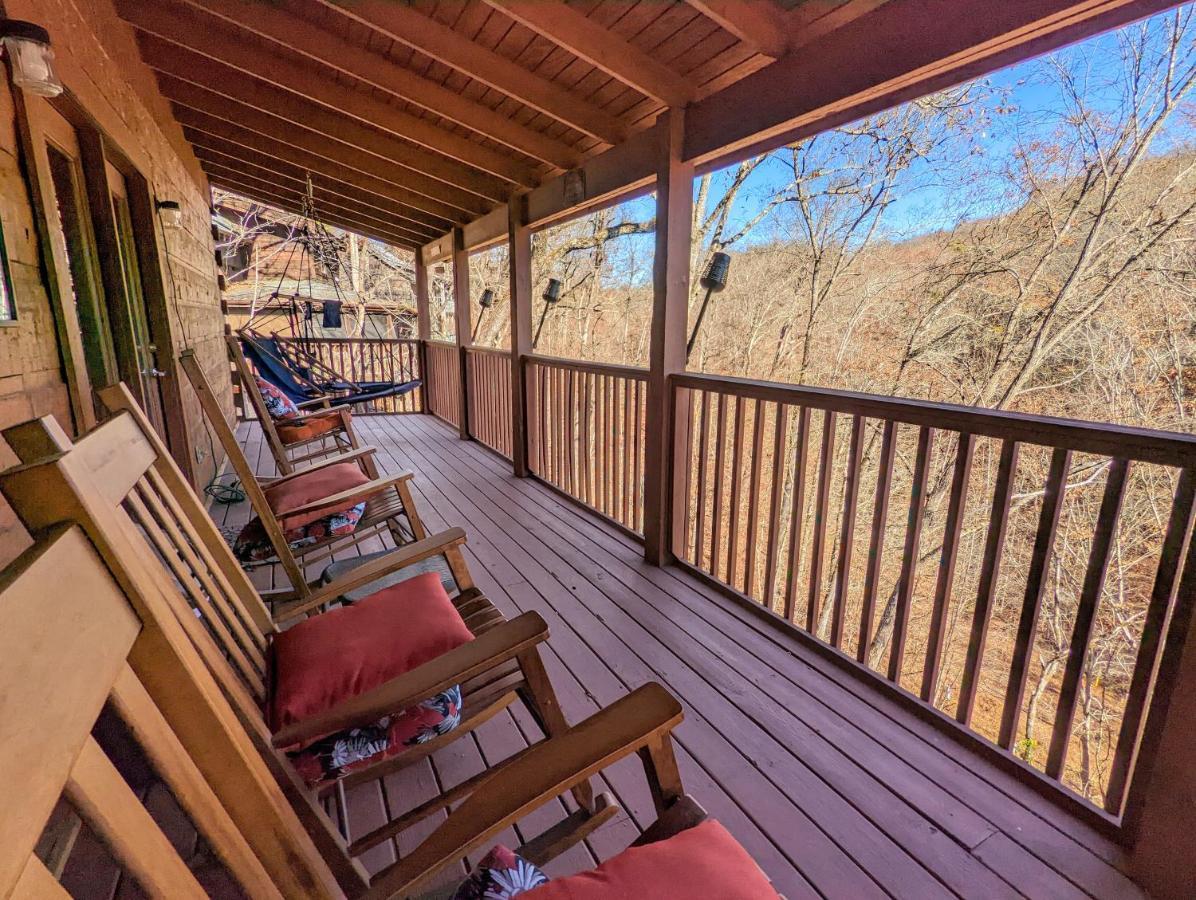 Firefly Hollow - Smoky Mountains - Soaky Mountain Water Park - Sevierville Convention Center Chalet *