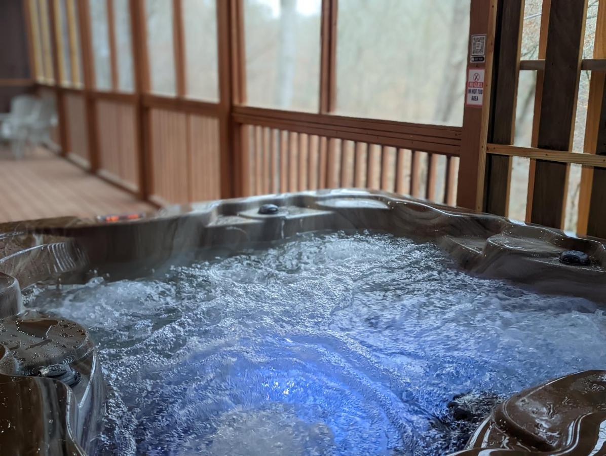 Chalet Firefly Hollow - Smoky Mountains - Soaky Mountain Water Park - Sevierville Convention Center Pigeon Forge