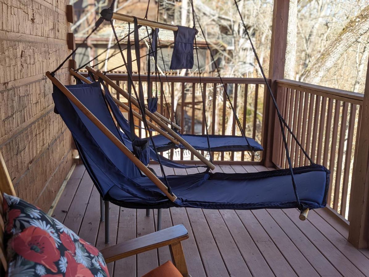 Chalet Firefly Hollow - Smoky Mountains - Soaky Mountain Water Park - Sevierville Convention Center *