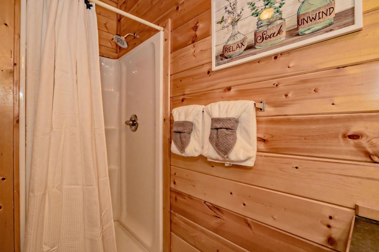 *family Friendly Near Dollywood! Holiday home