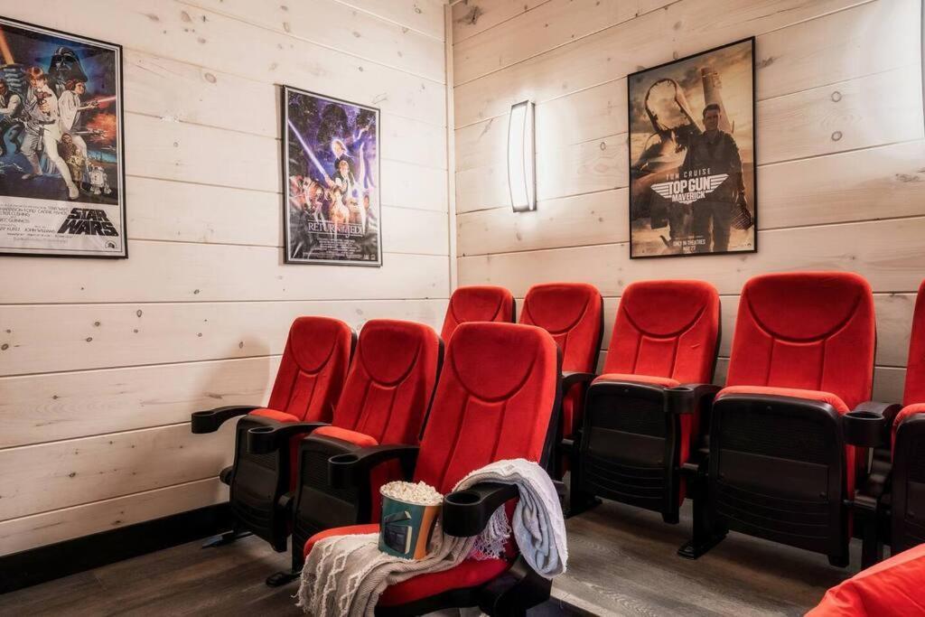 New Discount, Private Pool, Fire Pit, Theater, Hot Tub *