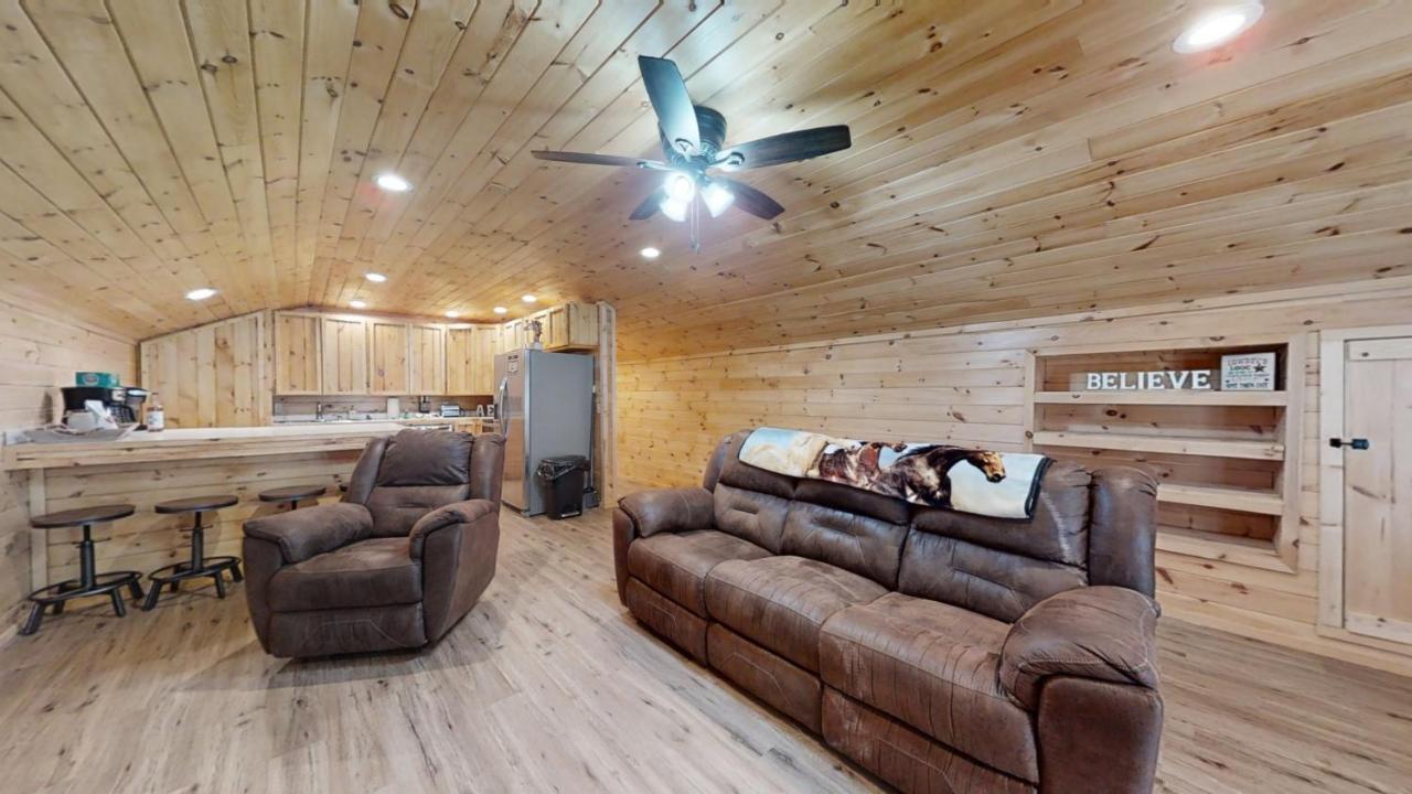 Double L Ranch * Pigeon Forge