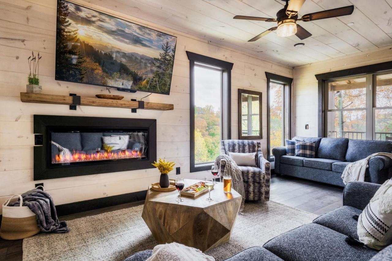 New Discount, Private Pool, Fire Pit, Theater, Hot Tub * Pigeon Forge