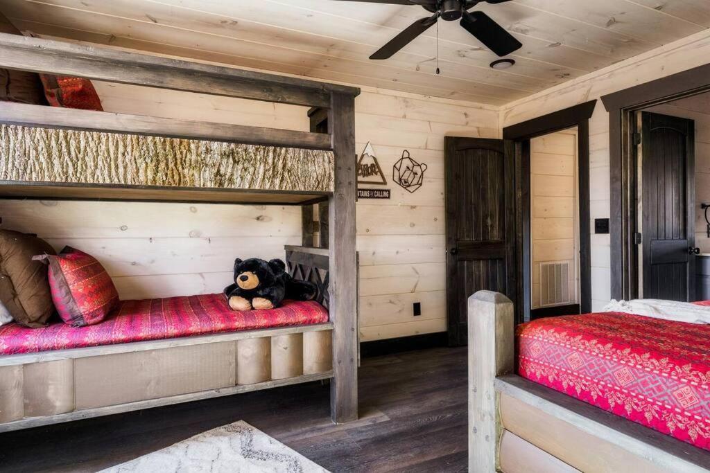 New Discount, Private Pool, Fire Pit, Theater, Hot Tub Holiday home Pigeon Forge