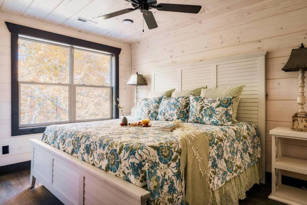 New Discount, Private Pool, Fire Pit, Theater, Hot Tub Pigeon Forge
