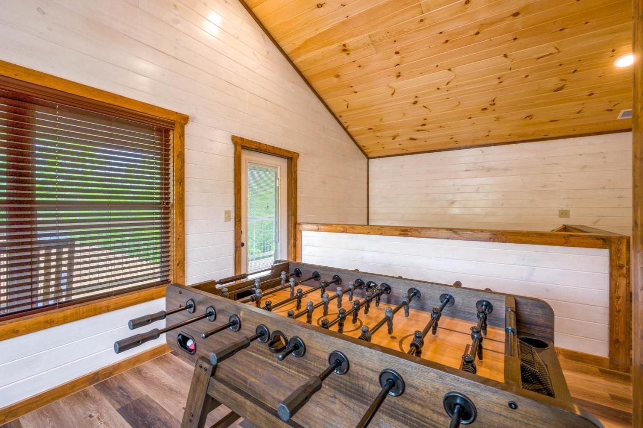 Osprey Nest Modern New * Pigeon Forge