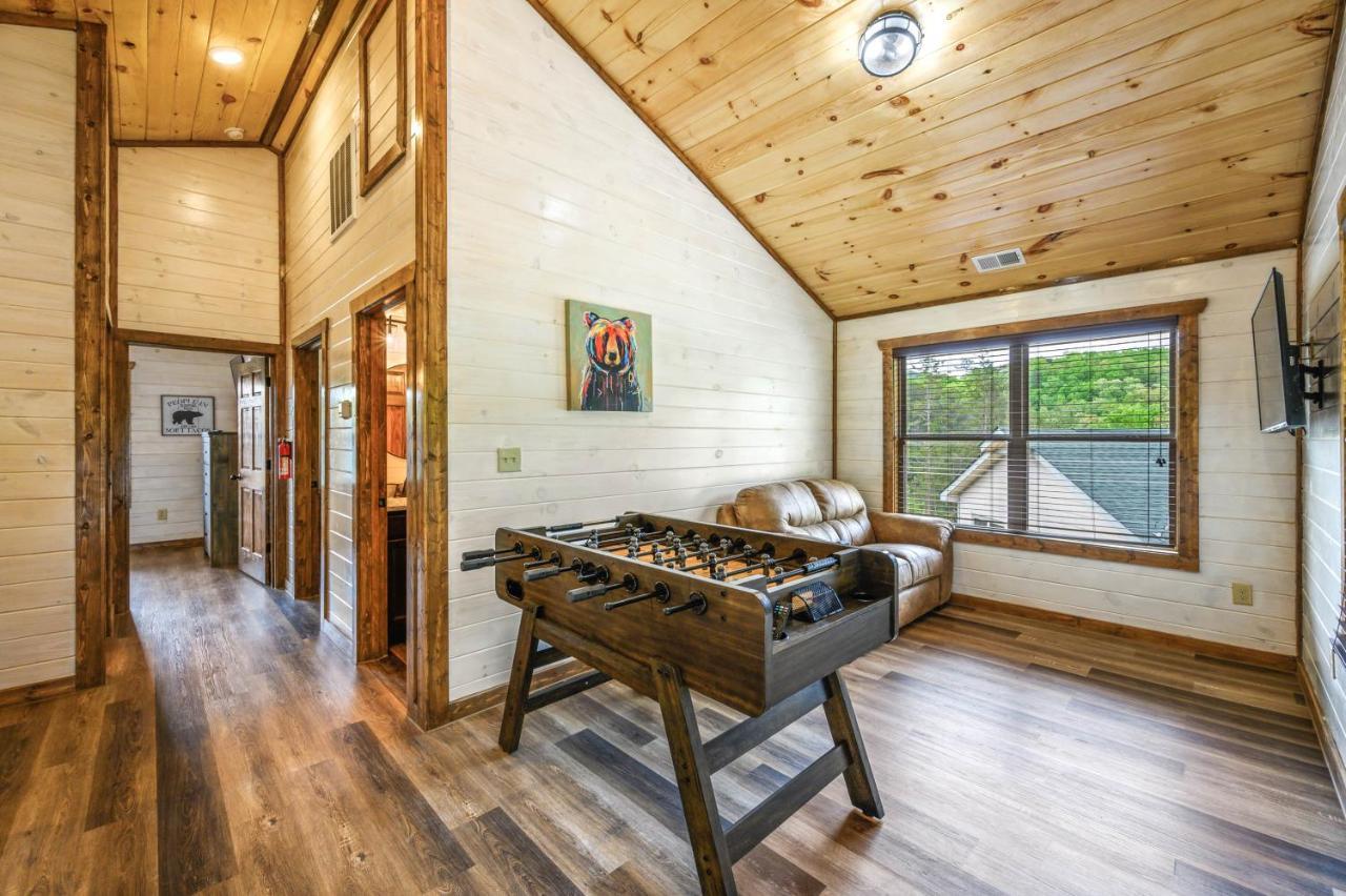 Osprey Nest Modern New * Pigeon Forge