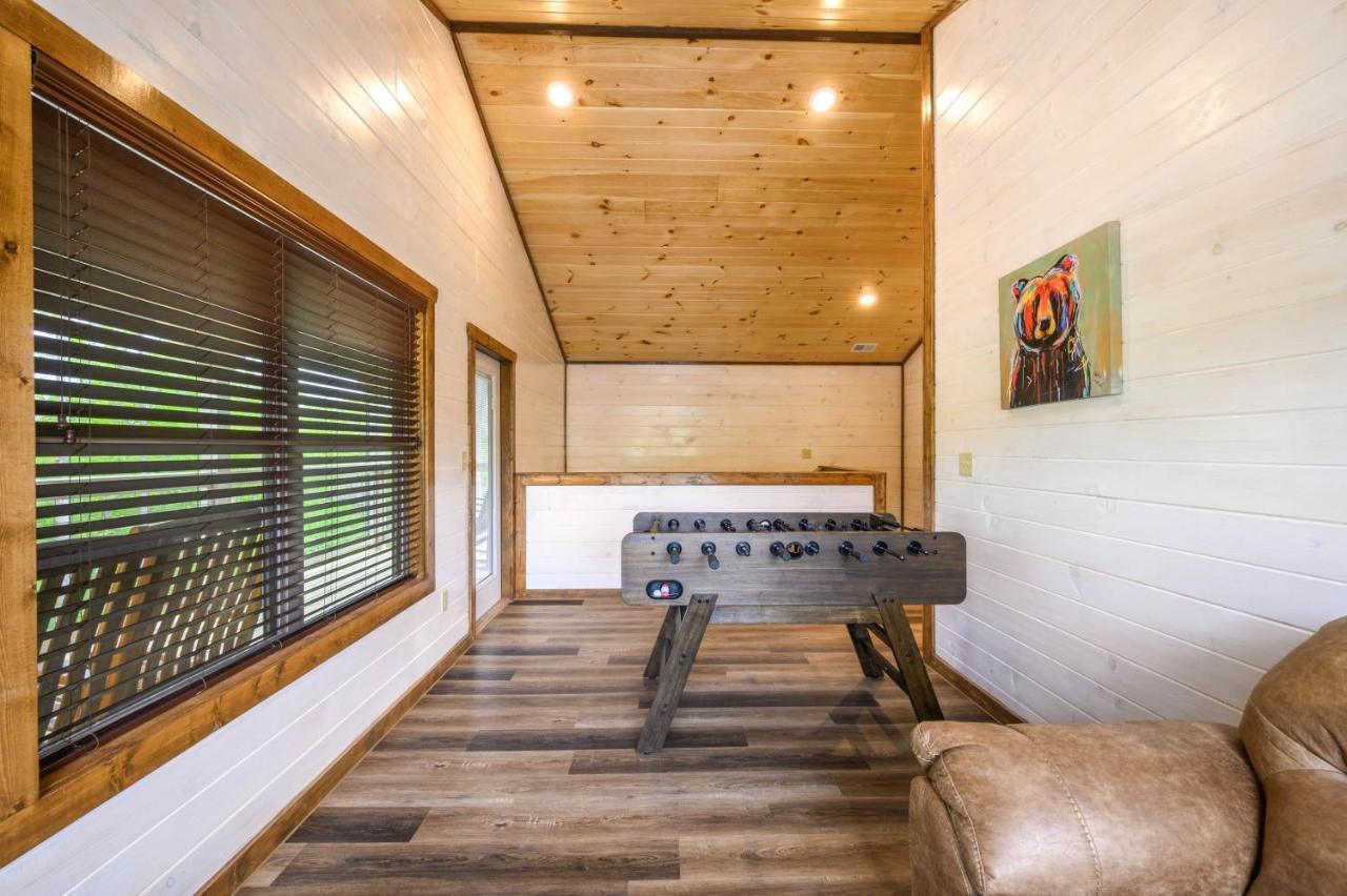 Osprey Nest Modern New * Pigeon Forge