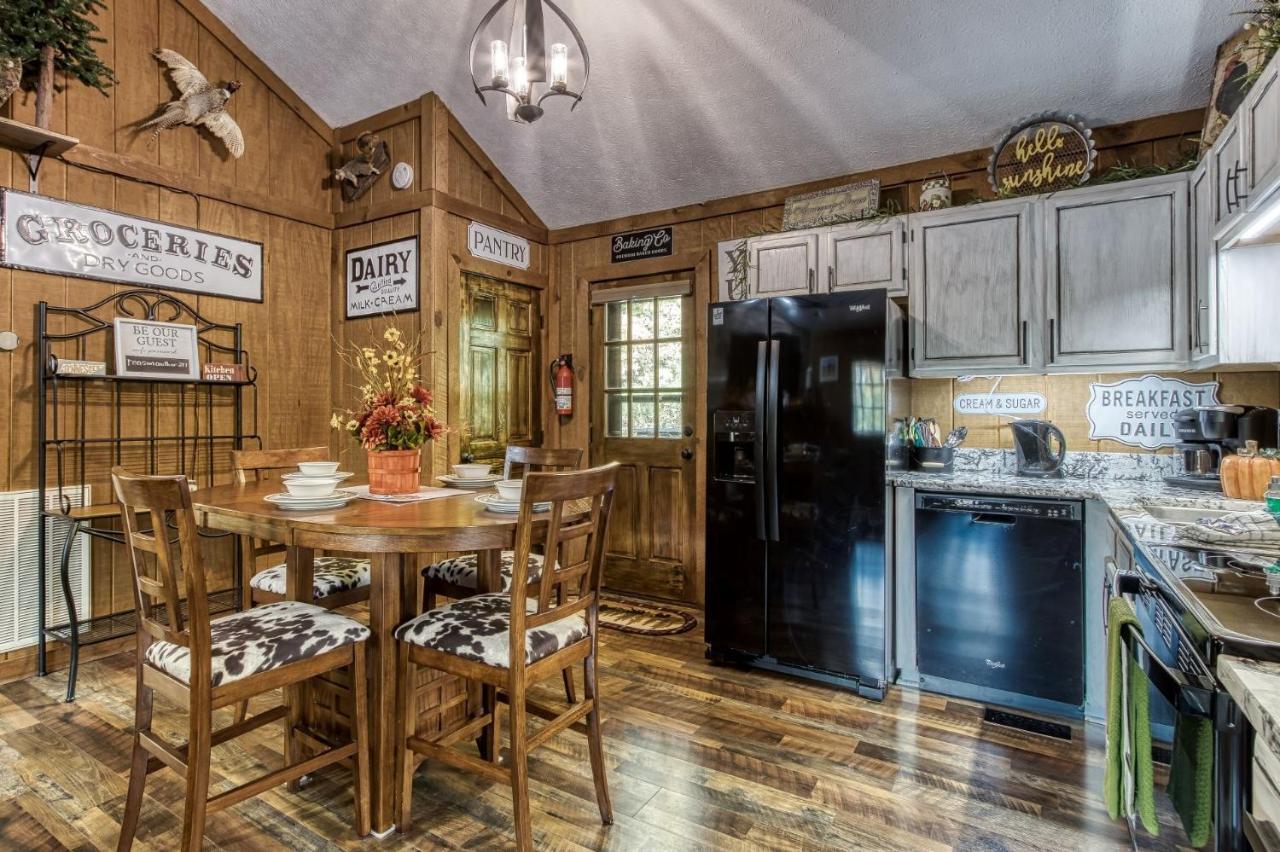 Holiday home Er26 - Sasquatch - Great Location! Close To Town Pool! Pigeon Forge