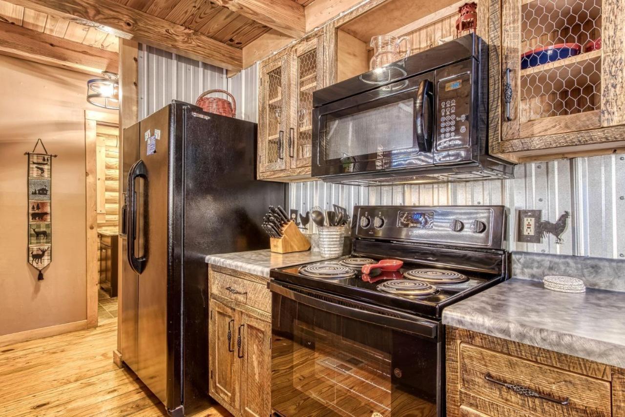Er45 - Tin Pan Alley - Great Location, Just Across From Swimming Pool!