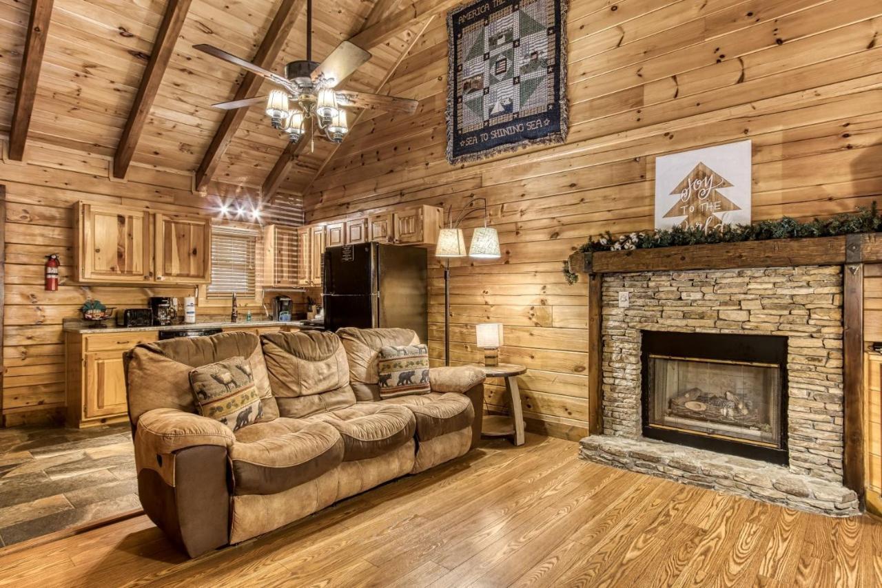 Cuddlin' Up, Er209 - Luxury At Its Finest And Location That Can't Be Beat! Holiday home *