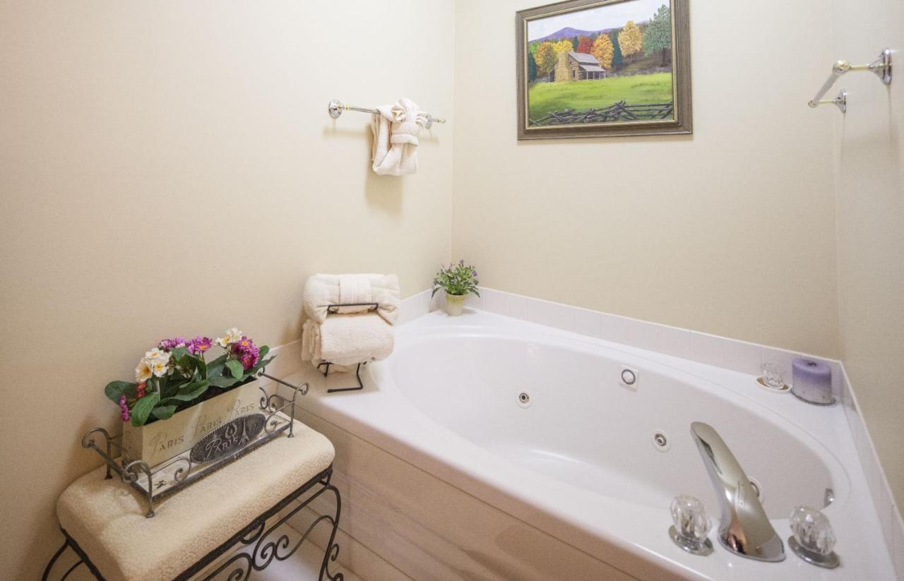 Colonial Crest 107 - Great Location! - Walk To Town! Apartment Pigeon Forge