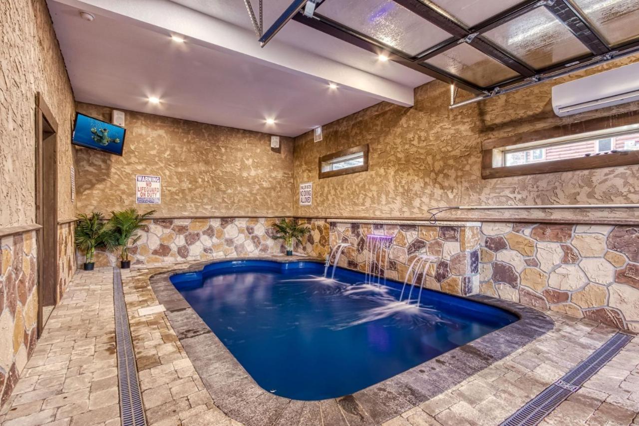 Holiday home Ern823 - Eagle Falls - Great Location With Private Heated Indoor Pool! Close To Town! *
