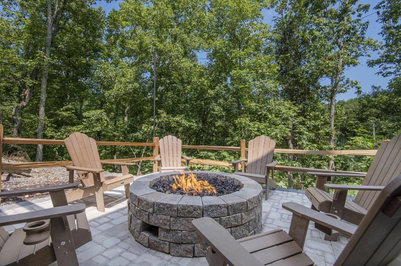 Ern823 - Eagle Falls - Great Location With Private Heated Indoor Pool! Close To Town! Pigeon Forge