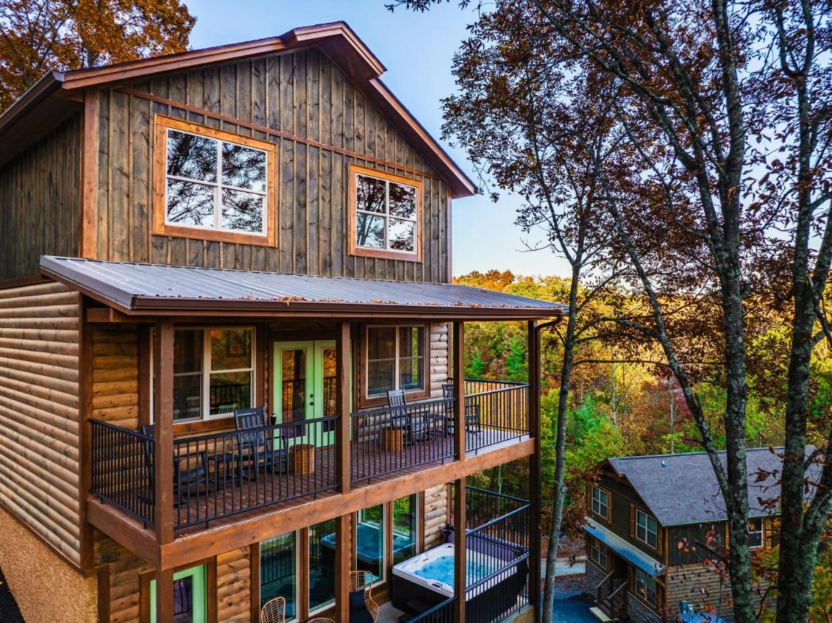 New Discount, Private Pool, Fire Pit, Theater, Hot Tub * Pigeon Forge