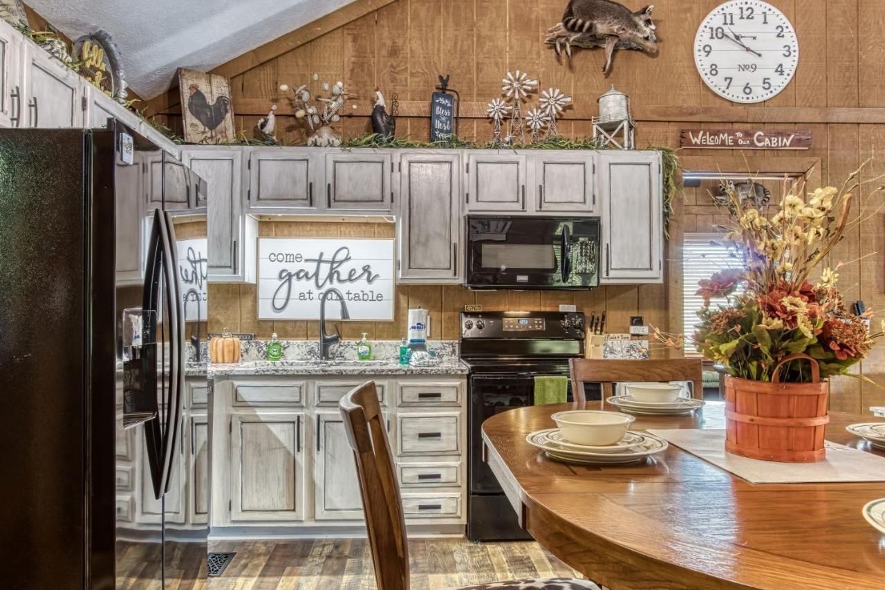 Holiday home Er26 - Sasquatch - Great Location! Close To Town Pool!