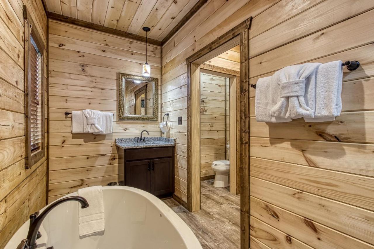 Ern840 - Splashin' - Brand New With Indoor Pool! Great Location!