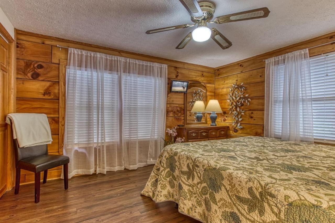 Er46 - Cherith Brook - Great Location, Just Across From Swimming Pool! *