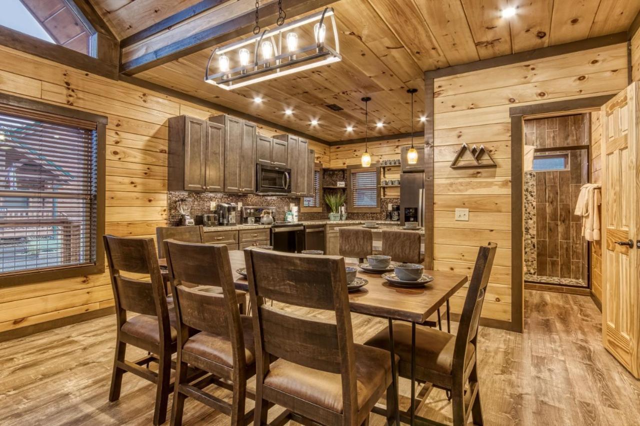 Ern823 - Eagle Falls - Great Location With Private Heated Indoor Pool! Close To Town! Holiday home Pigeon Forge