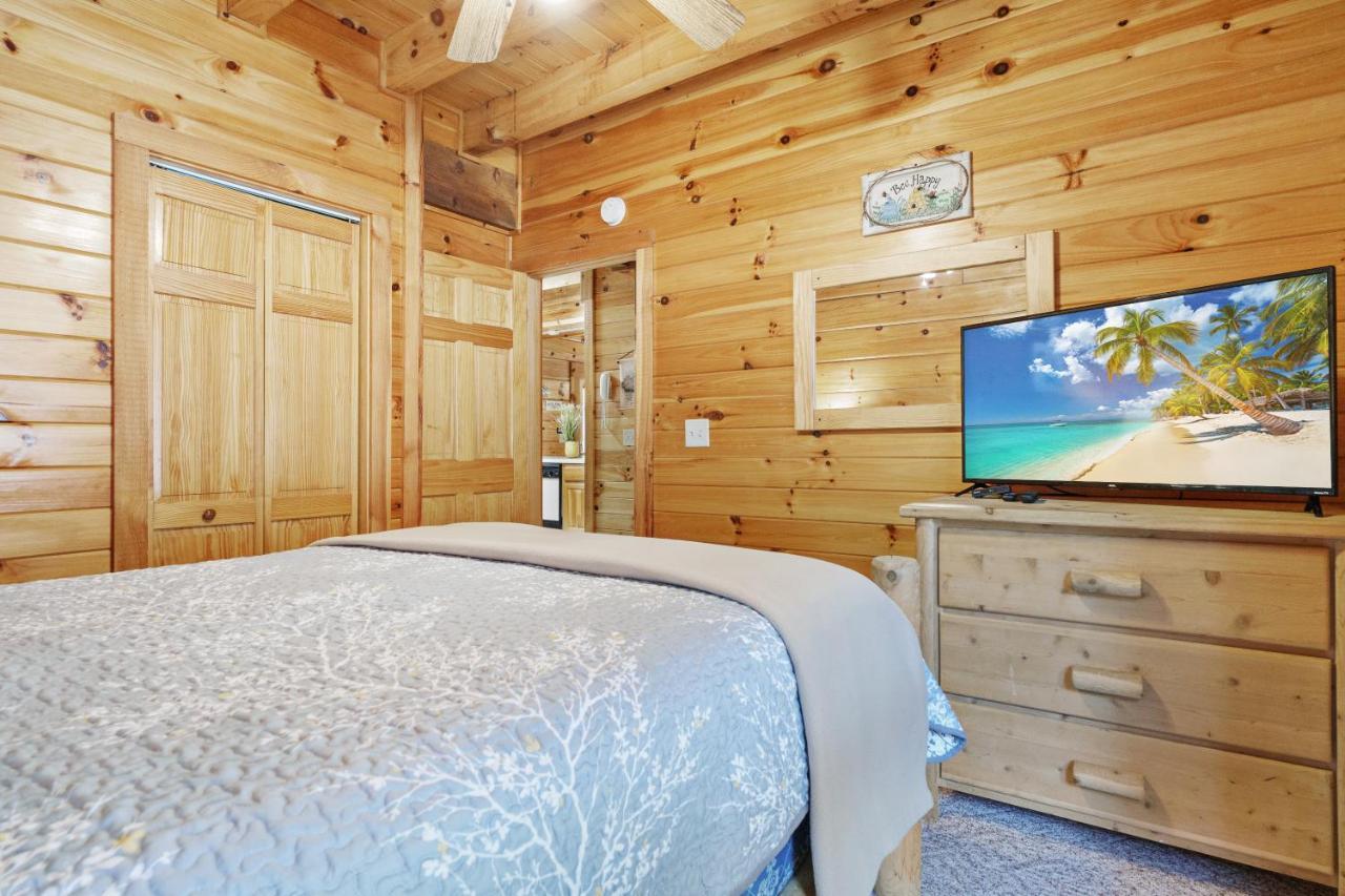 The Honey Pot, Hot Tub, Pool, 1089 Free Tickets Each Paid Day, Dollywood And Pigeon Forge