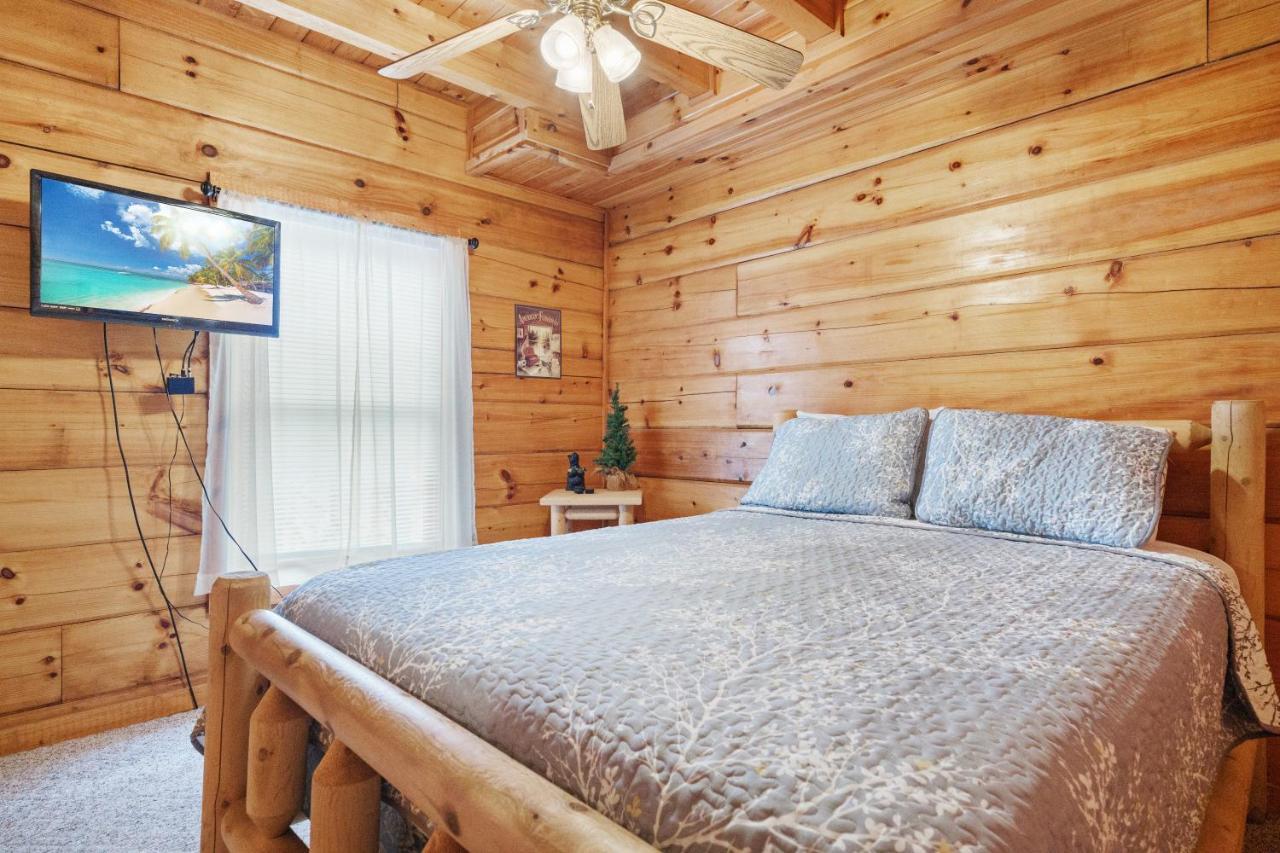 The Honey Pot, Hot Tub, Pool, 1089 Free Tickets Each Paid Day, Dollywood And Pigeon Forge