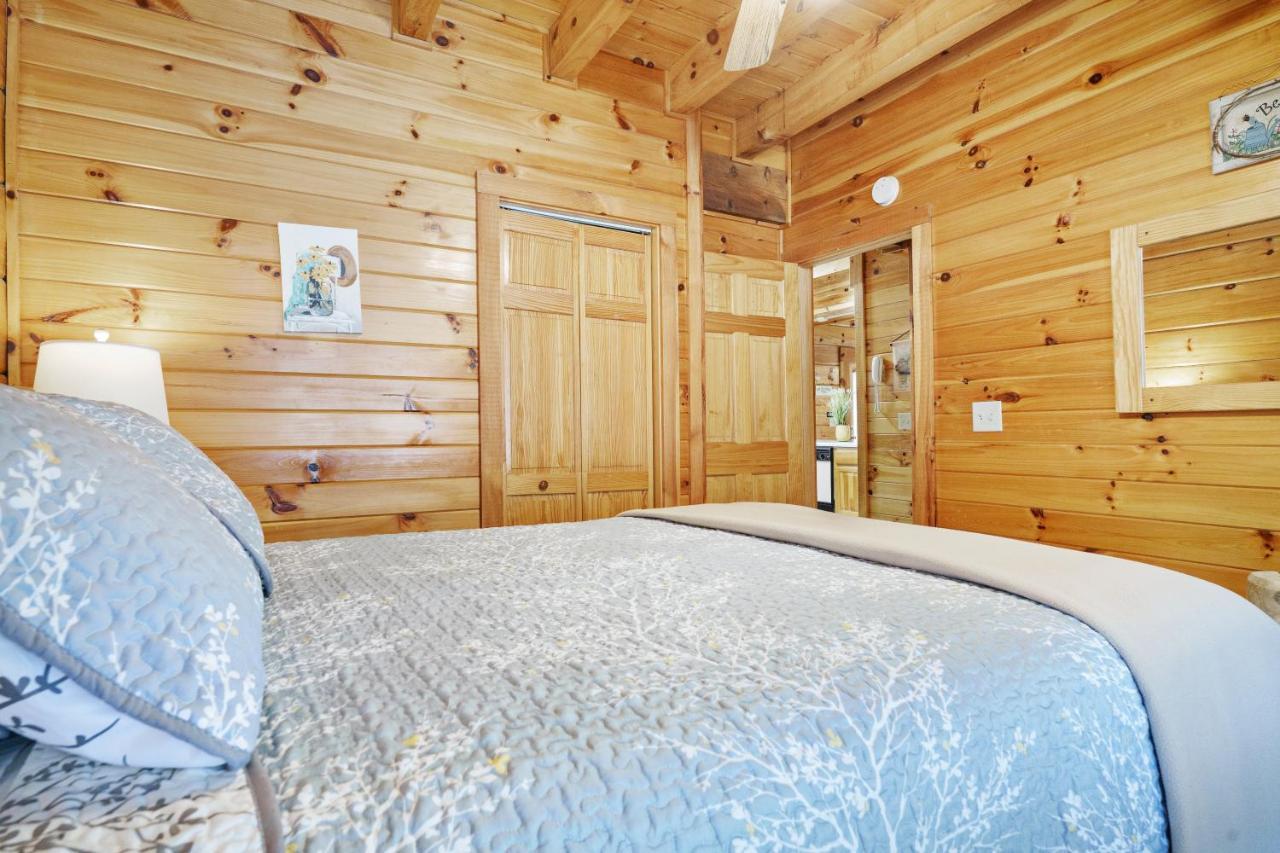 The Honey Pot, Hot Tub, Pool, 1089 Free Tickets Each Paid Day, Dollywood And *