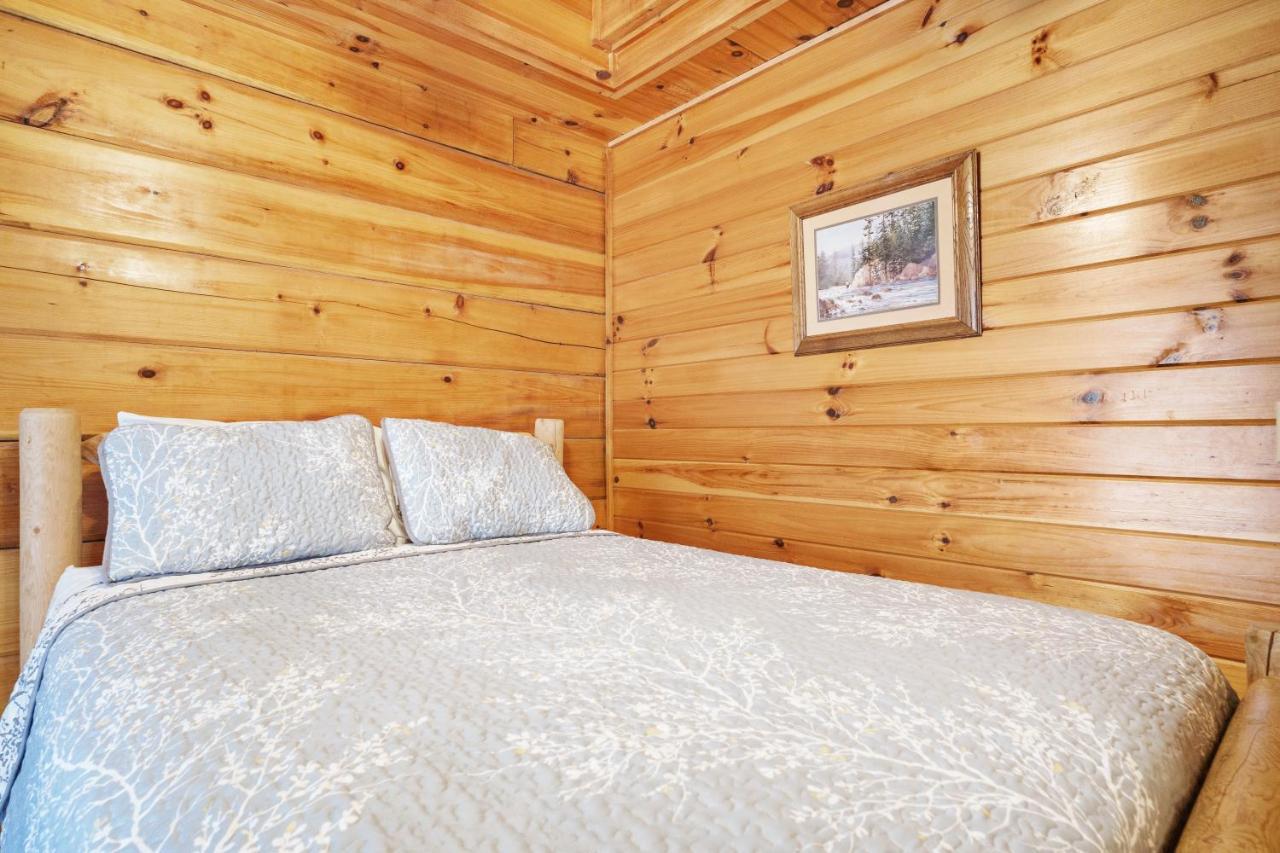 The Honey Pot, Hot Tub, Pool, 1089 Free Tickets Each Paid Day, Dollywood And Holiday home