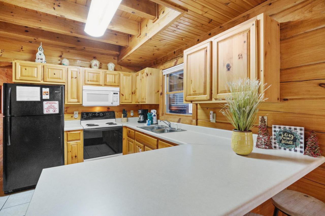 The Honey Pot, Hot Tub, Pool, 1089 Free Tickets Each Paid Day, Dollywood And Holiday home Pigeon Forge