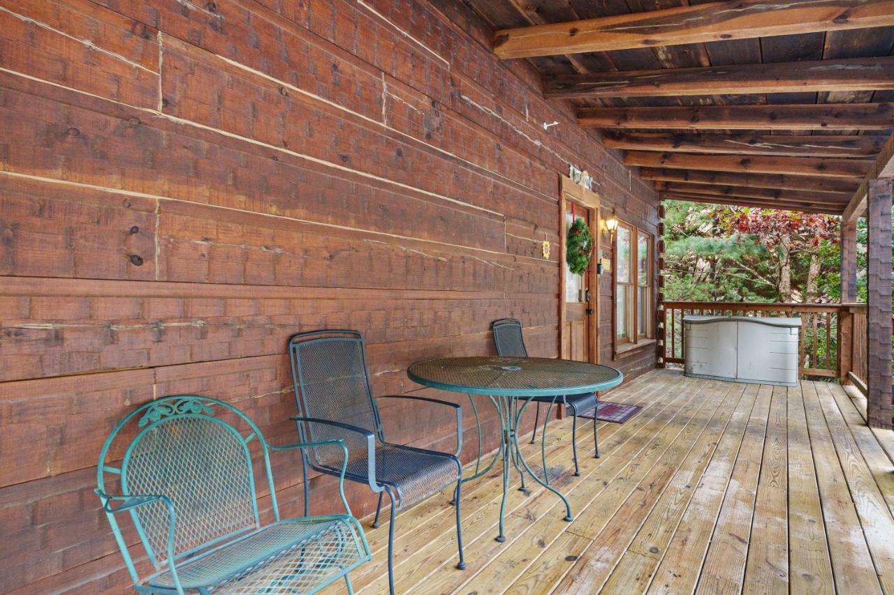 The Honey Pot, Hot Tub, Pool, 1089 Free Tickets Each Paid Day, Dollywood And Holiday home *