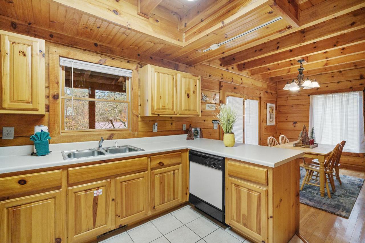 Holiday home The Honey Pot, Hot Tub, Pool, 1089 Free Tickets Each Paid Day, Dollywood And *