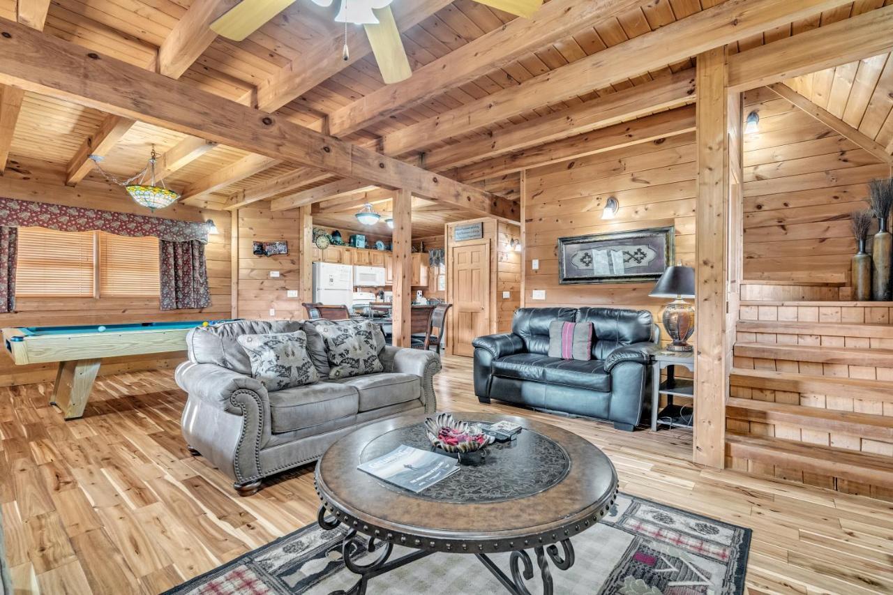 Holiday home Reflections, Hot Tub, Pool, Wifi, 1089 Free Tickets Each Paid Day, Dollywood And Pigeon Forge