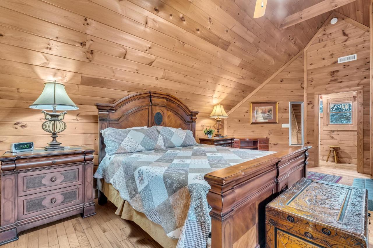 Reflections, Hot Tub, Pool, Wifi, 1089 Free Tickets Each Paid Day, Dollywood And * Pigeon Forge