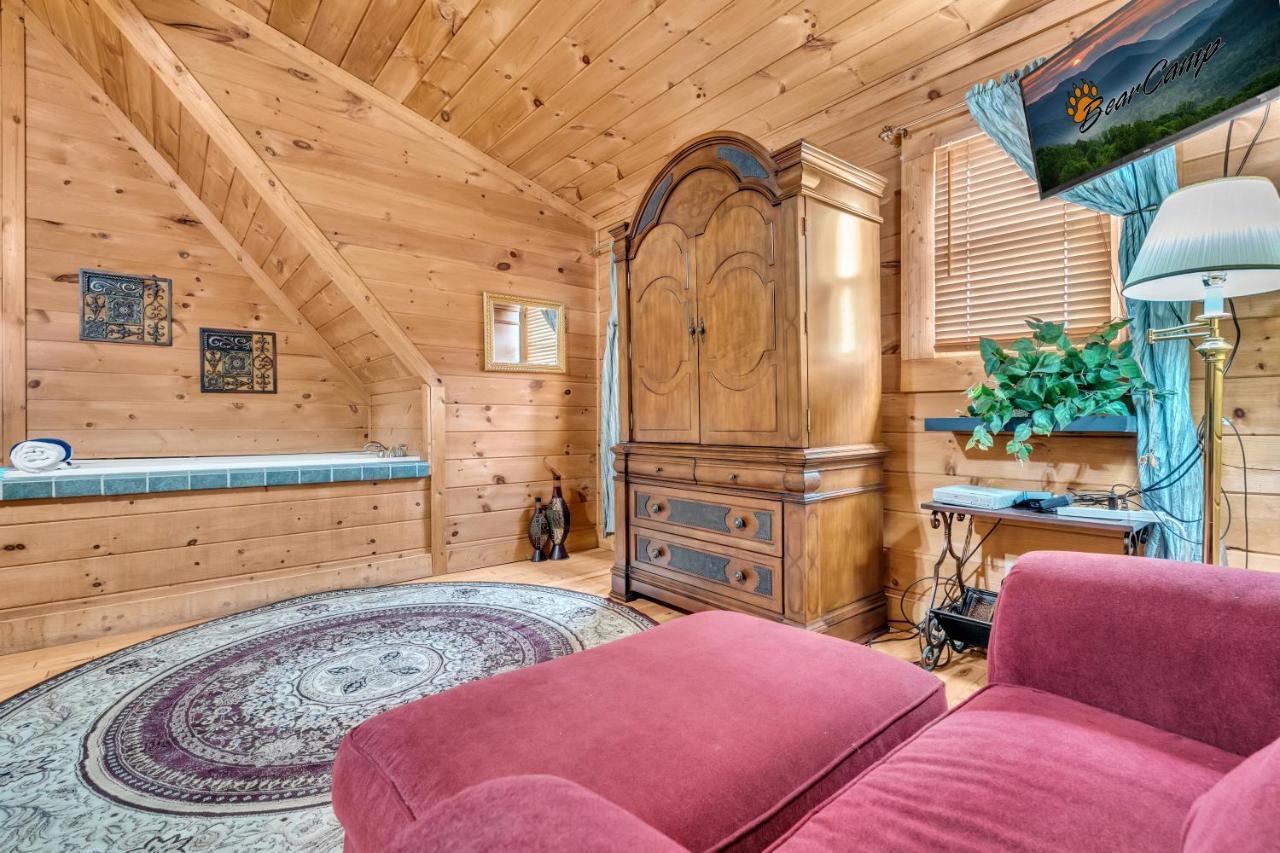Holiday home Reflections, Hot Tub, Pool, Wifi, 1089 Free Tickets Each Paid Day, Dollywood And Pigeon Forge