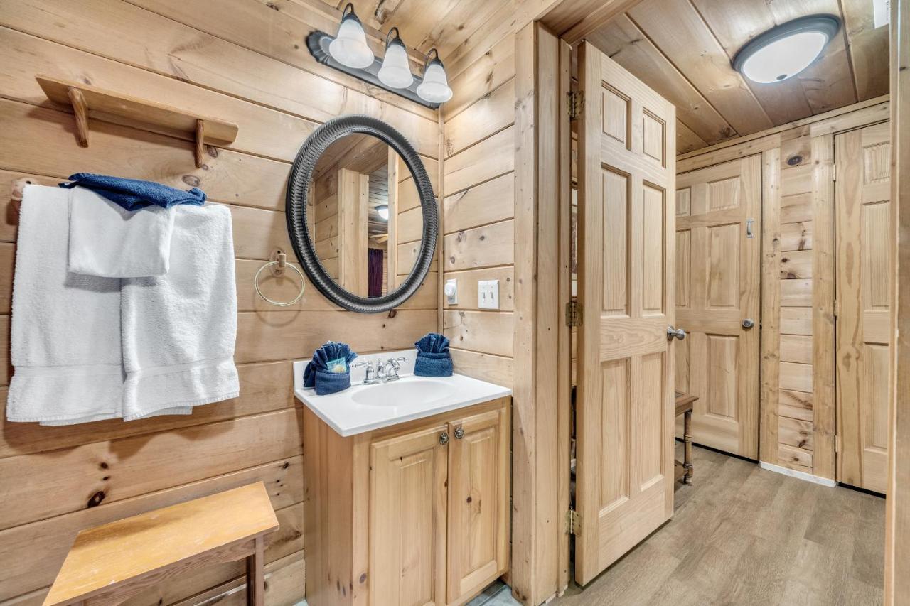 Reflections, Hot Tub, Pool, Wifi, 1089 Free Tickets Each Paid Day, Dollywood And Pigeon Forge
