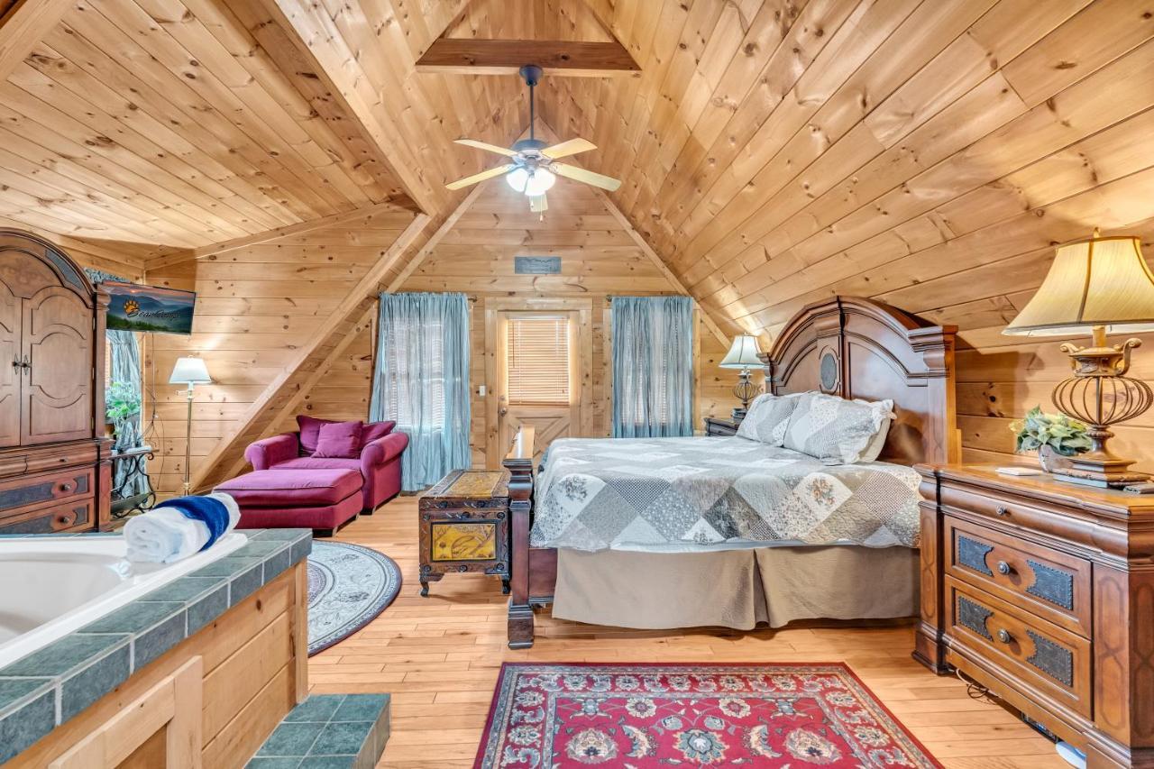 Reflections, Hot Tub, Pool, Wifi, 1089 Free Tickets Each Paid Day, Dollywood And
