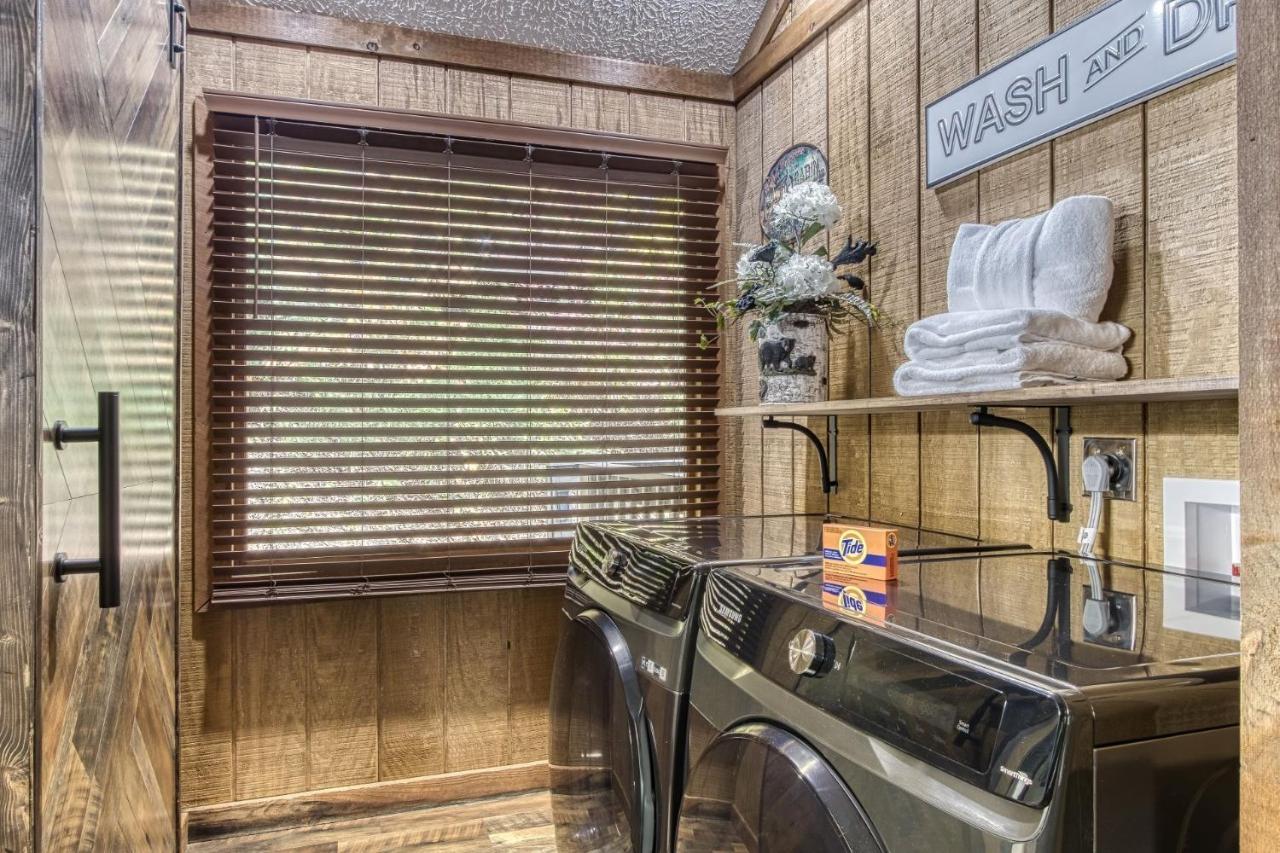 Holiday home Er26 - Sasquatch - Great Location! Close To Town Pool!